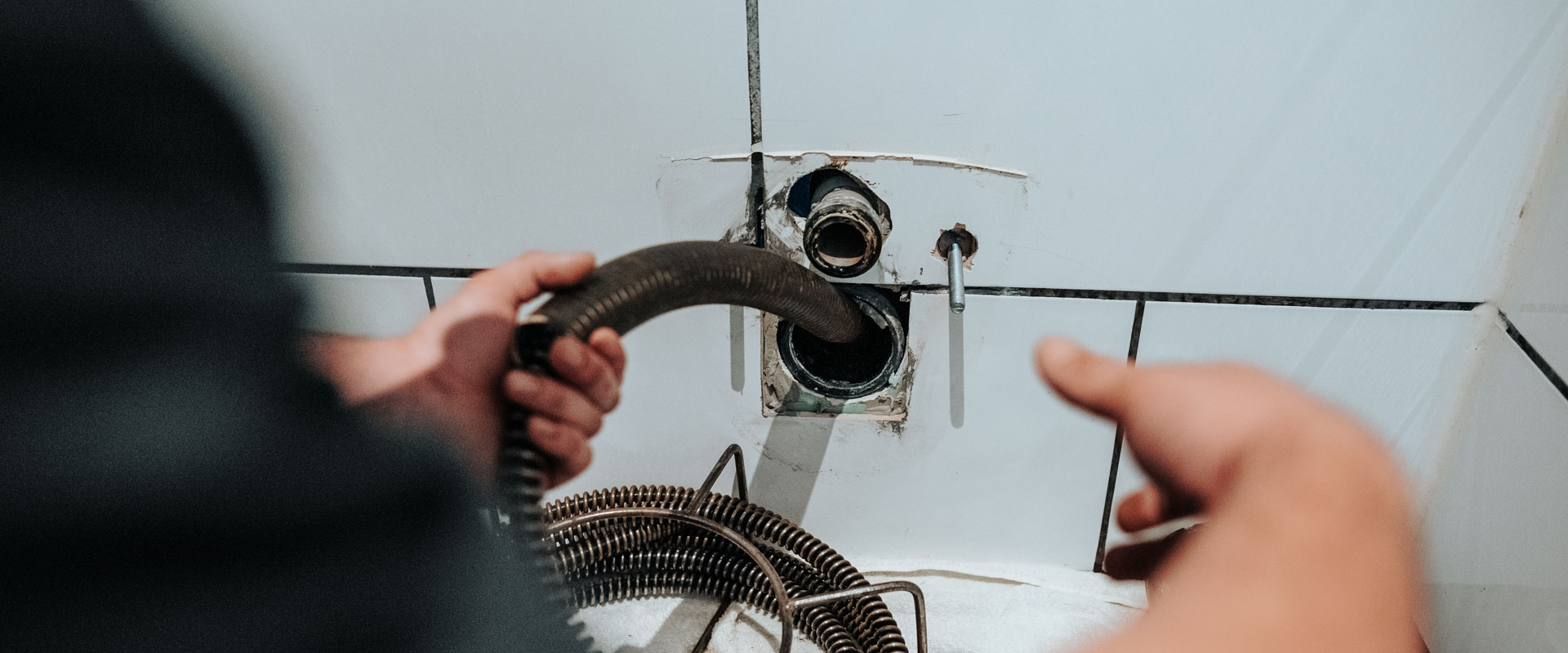 Einsatz einer Spirale bei Rohrreinigung Mönchengladbach Notdienst